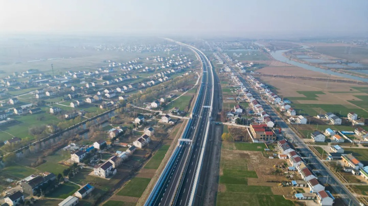 巨龙腾飞！滨淮高速公路盐城段即将通车，2000名建设者3年奋战铸就辉煌  第2张