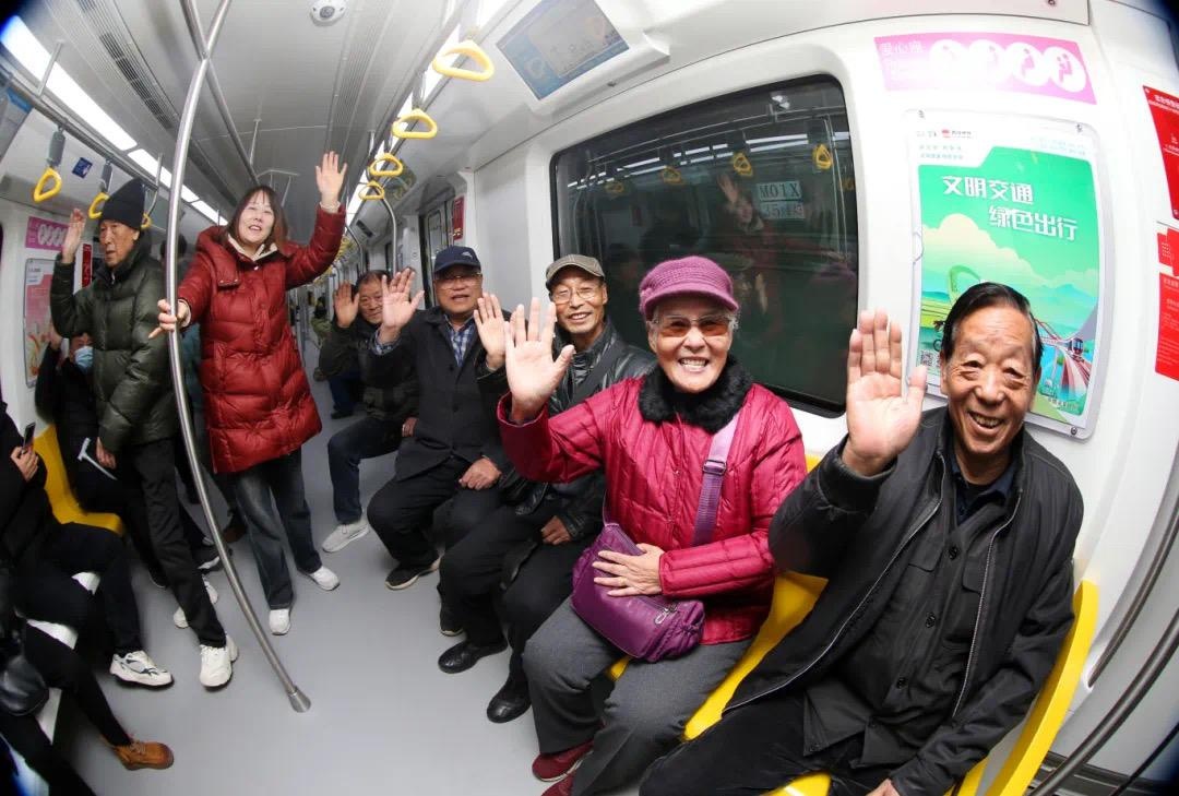 西安地铁8号环线开通首日，73.3万人次打卡尝鲜，日均500万+客流有望实现  第2张