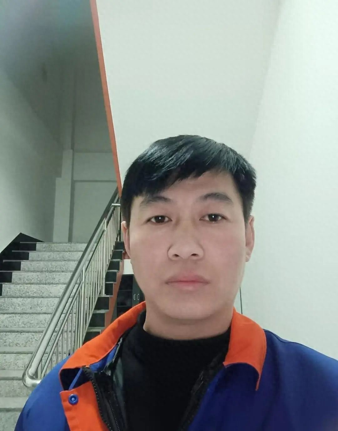 零下8度冰河惊魂！村民车辆失控落水，两位英雄挺身而出救人性命  第1张