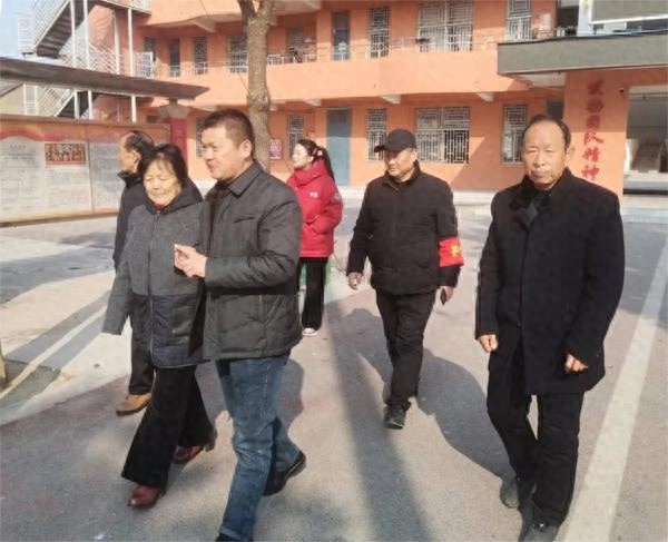 寒冬送温暖，涡阳县关工委为牌坊学区中心学校带来冬日里的温情与希望
