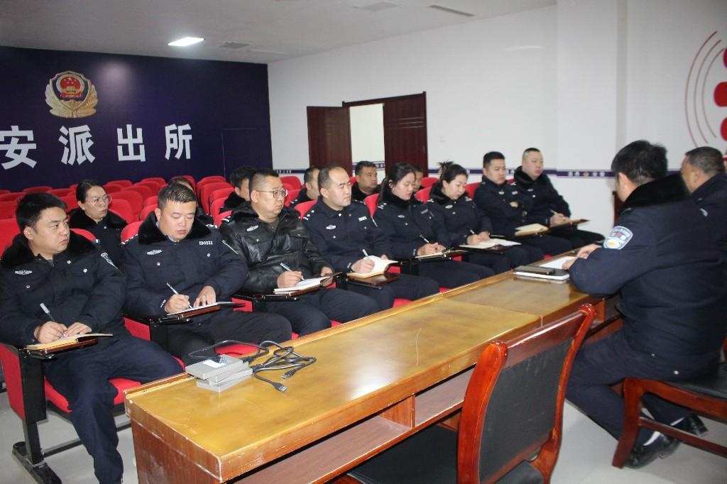 志丹县公安局保安派出所开展社区警务培训，全面提升民警工作技能与社区治安管理能力  第3张