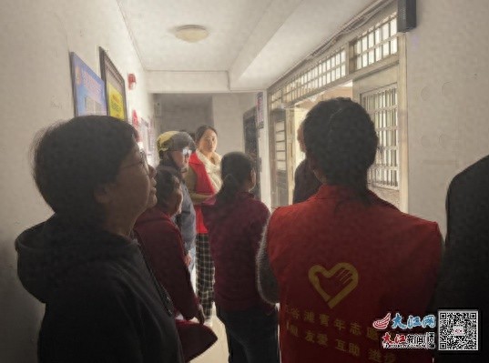 电动车进电梯引发火灾隐患？新琚东社区紧急召开协商会议，居民热议解决方案  第1张