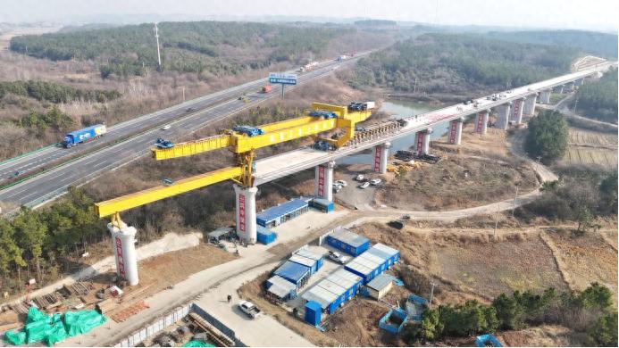 中铁上海工程局集团巢马城际铁路马鞍山制梁场完成581孔箱梁架设，为无砟轨道施工奠定坚实基础