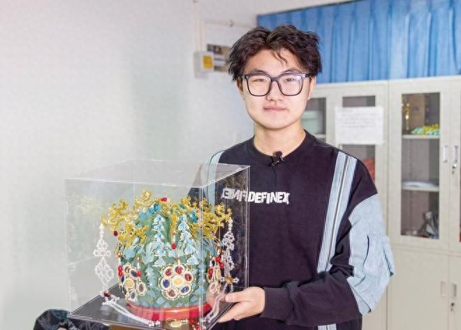 工科大学生耗时3个月，成功复原明孝靖皇后十二龙九凤冠，惊艳朋友圈  第1张