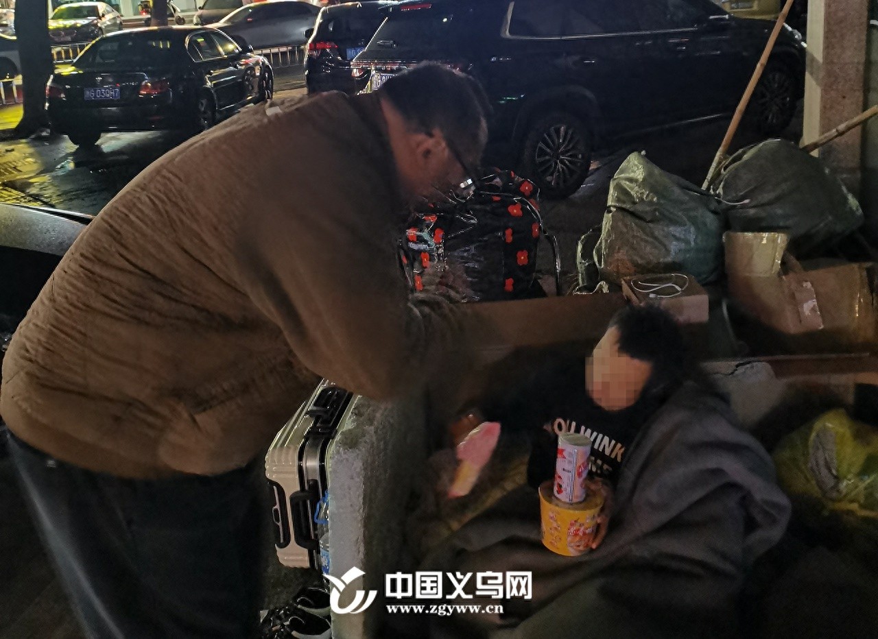 寒冬送温暖：义乌市社会救助中心135人次出动，为流浪者送去团圆希望  第1张