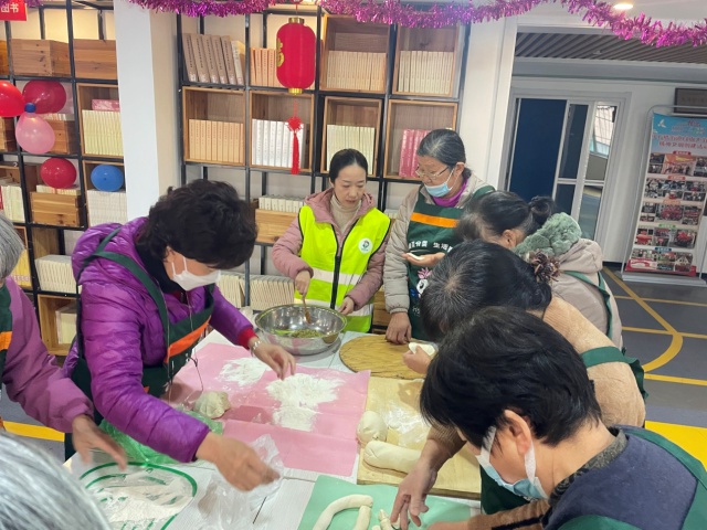 元旦佳节，垃圾分类新风尚：杆石桥街道自由大街社区暖心活动引领环保新潮流  第3张