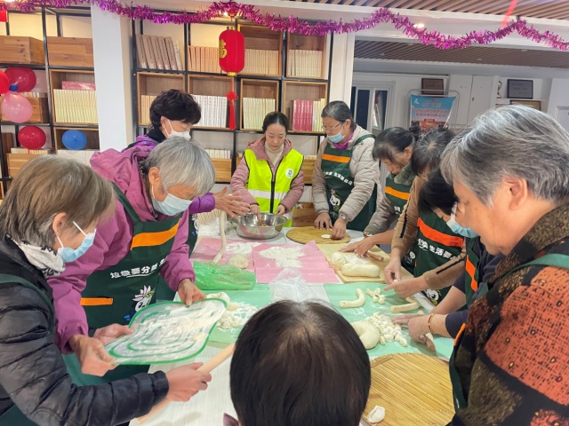 元旦佳节，垃圾分类新风尚：杆石桥街道自由大街社区暖心活动引领环保新潮流  第5张