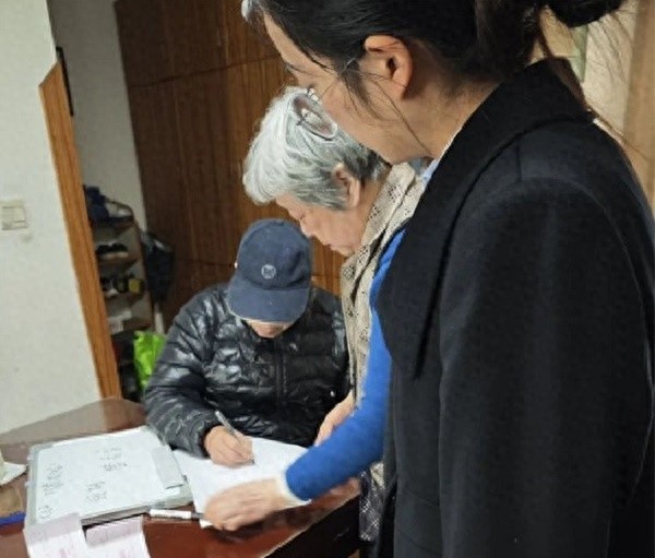 突发脑溢血后遗症，老夫妻遭遇存单销户难题，台州银行暖心上门服务解困