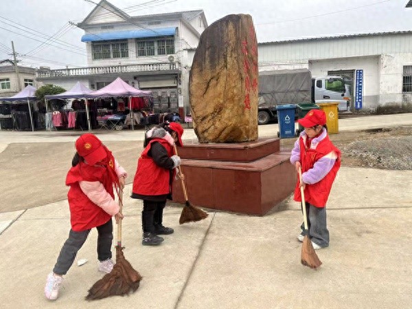 潜山市逆水中心小学冬季爱国卫生运动：从个人到公共，全面提升防病意识与自我防护能力
