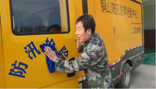 陈伯成：从防汛防旱抢险中心主任到全区防汛抗旱工作的第一方阵，他如何用初心赢民心？  第1张