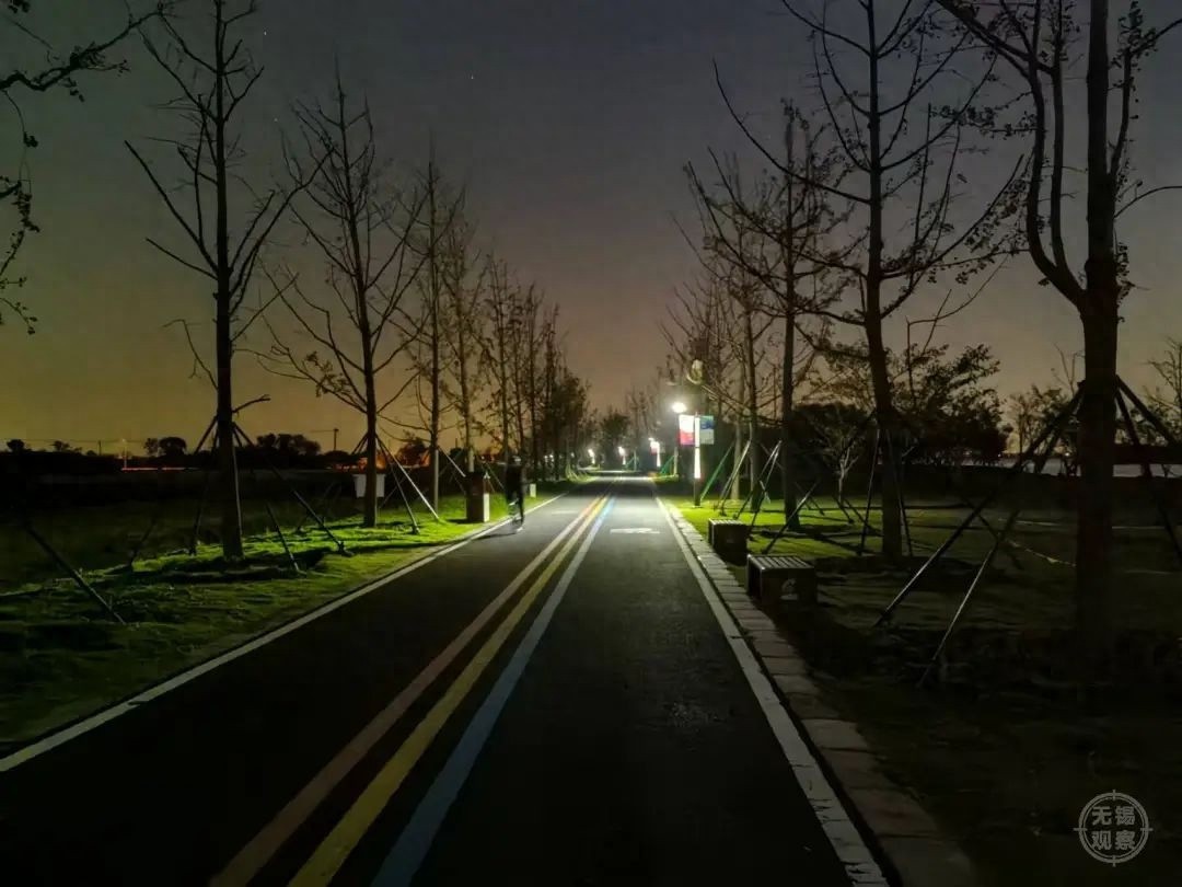 鹅湖镇秋香步道焕然一新，60盏太阳能风能路灯点亮市民夜生活  第1张