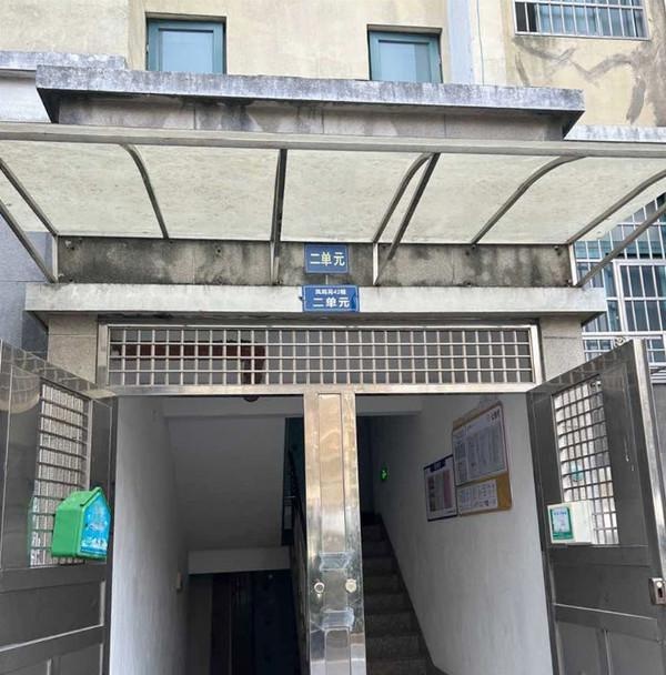 江山市凤鸣苑小区20台老旧电梯焕然一新，居民生活品质大幅提升  第3张