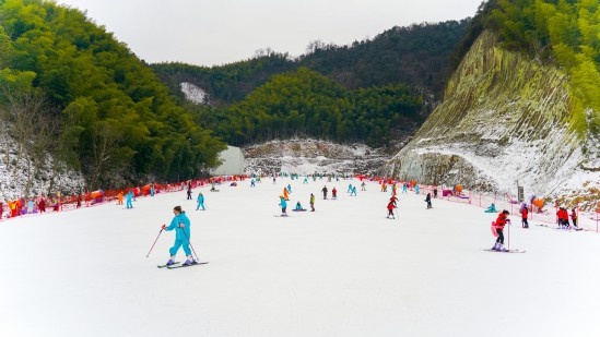 距离杭州仅2小时！桐庐生仙里国际滑雪场如何成为南方冰雪爱好者的新宠？  第3张