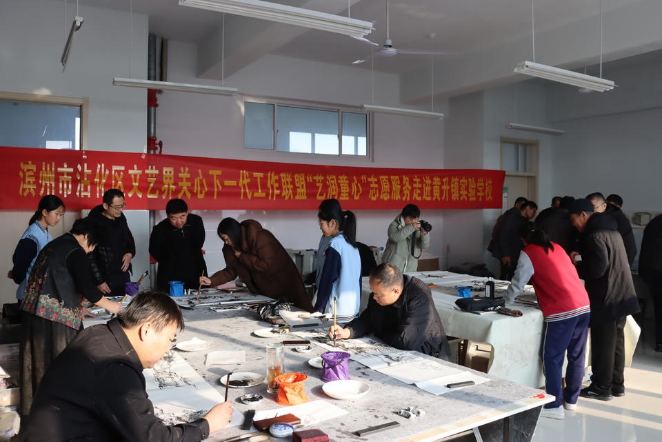 书法与国画艺术走进校园，孩子们亲手体验中华传统文化的魅力  第2张