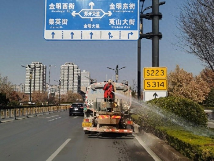 示范区城管局园林处如何以精细化修剪和防虫措施迎接2025年元旦？  第1张