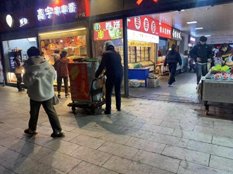 元旦前夕，淳化街道城管部门如何打造文明和谐喜庆的节日氛围？  第1张