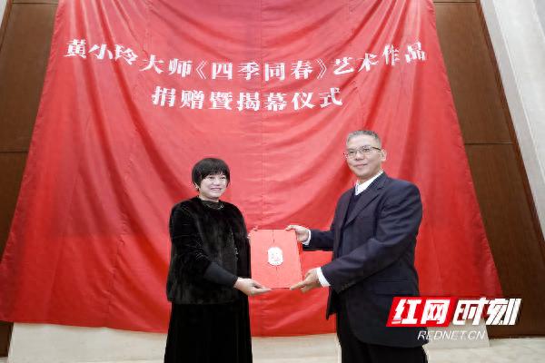 株洲火车站新添巨幅艺术作品制造名城八方来鹤和四季同春，寓意深远，美化候乘环境  第1张