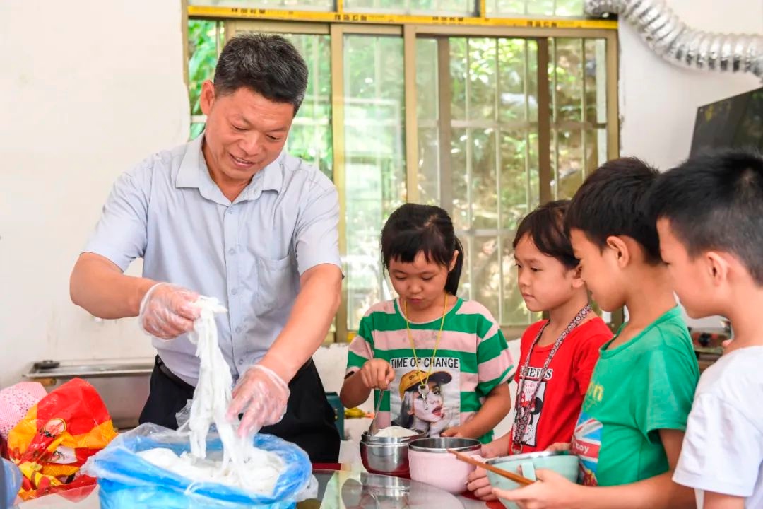 三十年坚守，一位老师如何在中越边境的深山教学点改变孩子们的命运？  第4张