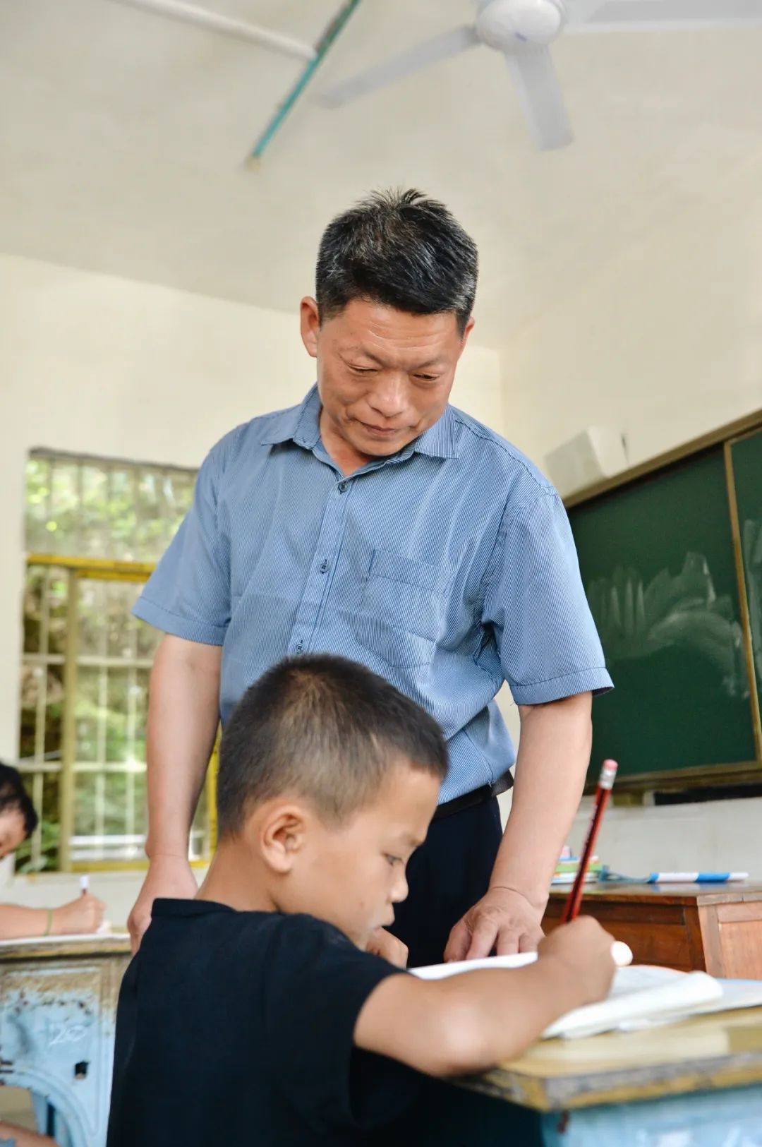 三十年坚守，一位老师如何在中越边境的深山教学点改变孩子们的命运？  第5张