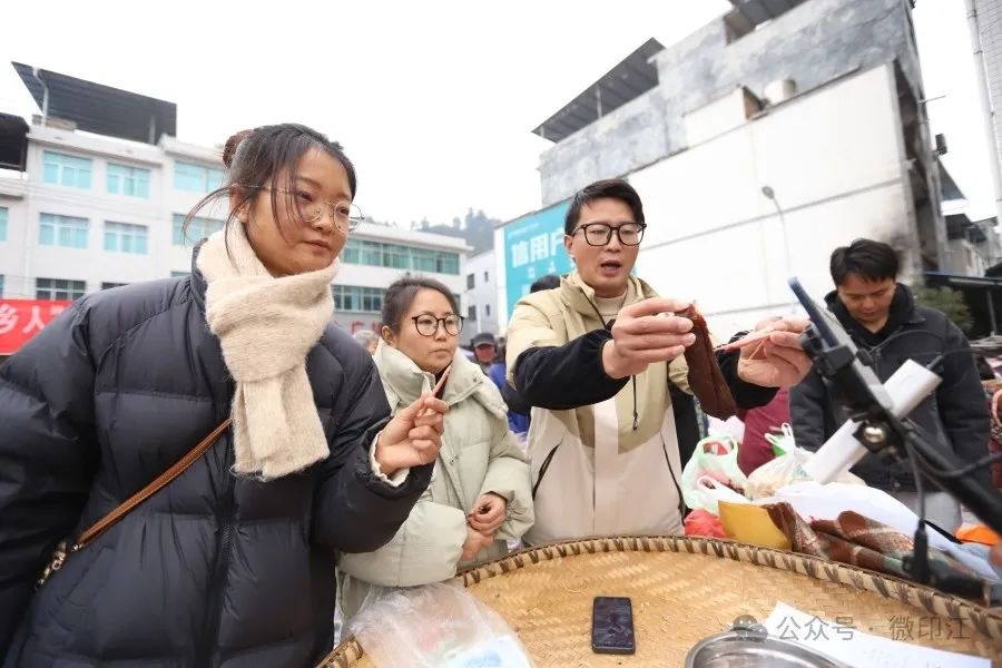 揭秘板溪镇赶集日：互联网如何将山里土货销往全国？  第3张