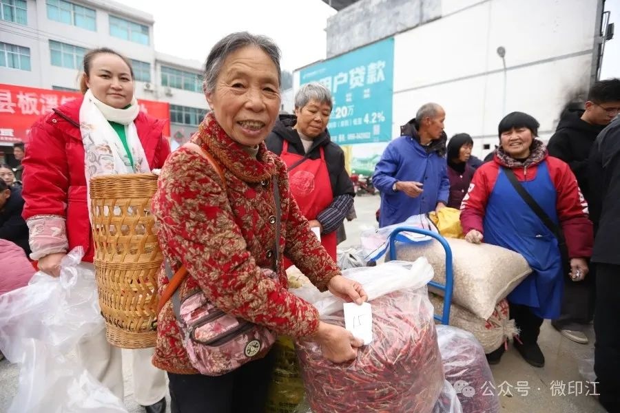 揭秘板溪镇赶集日：互联网如何将山里土货销往全国？  第4张