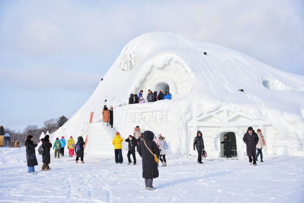 探秘吉林最大冰雪乐园：9万平方米童话世界，霍比特雪屋火锅等你来体验  第3张
