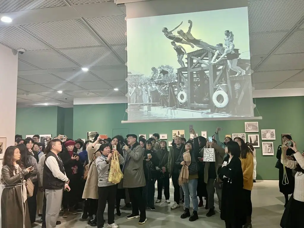 上海摄影百年巨变：1910年代至2020年代，35位艺术家268件作品震撼呈现  第1张
