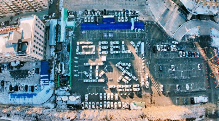 吉利控股集团交付350辆醇氢电混汽车，助力第九届亚冬会实现绿色低碳出行  第1张