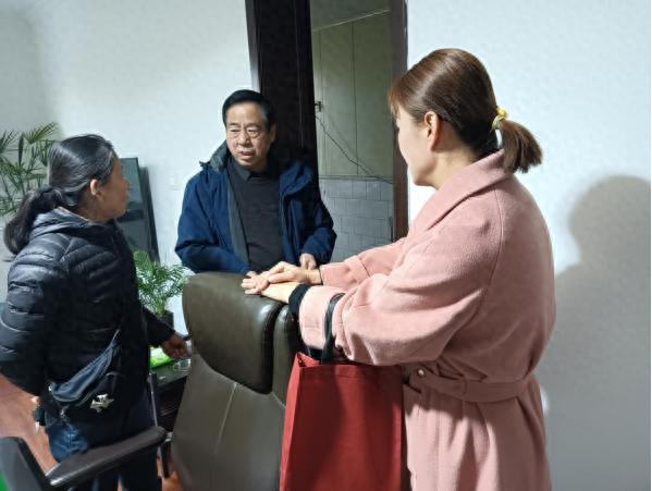 楼上漏水楼下愁，社区网格员出手解难题，王大姐的烦恼终于有救了  第1张
