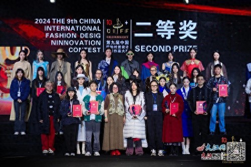 南昌大学学生黄雨欣山花烂漫惊艳中国国际时装设计大赛，斩获双奖  第1张
