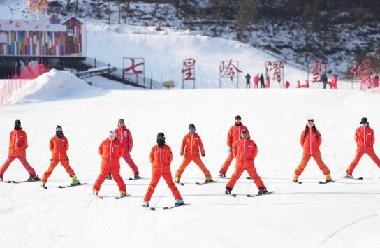 湘赣边区冰雪趣味运动会盛大开幕，16支代表队激情角逐冬日雪场  第3张
