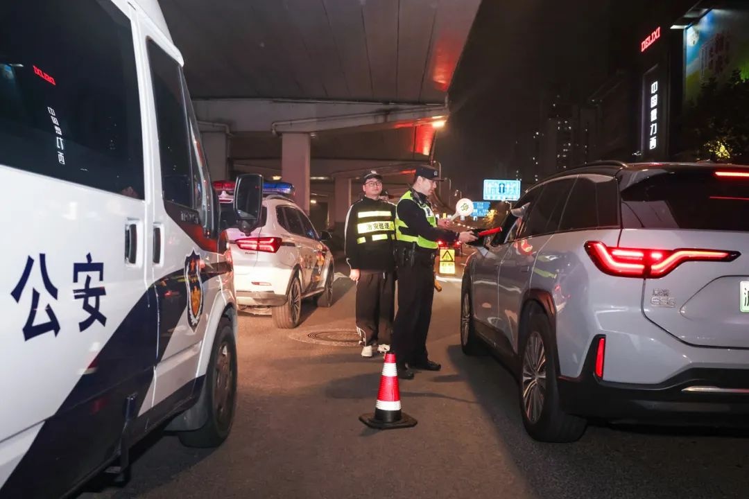 上海公安机关全力出击：砺剑2024行动确保岁末年初社会安全稳定  第4张