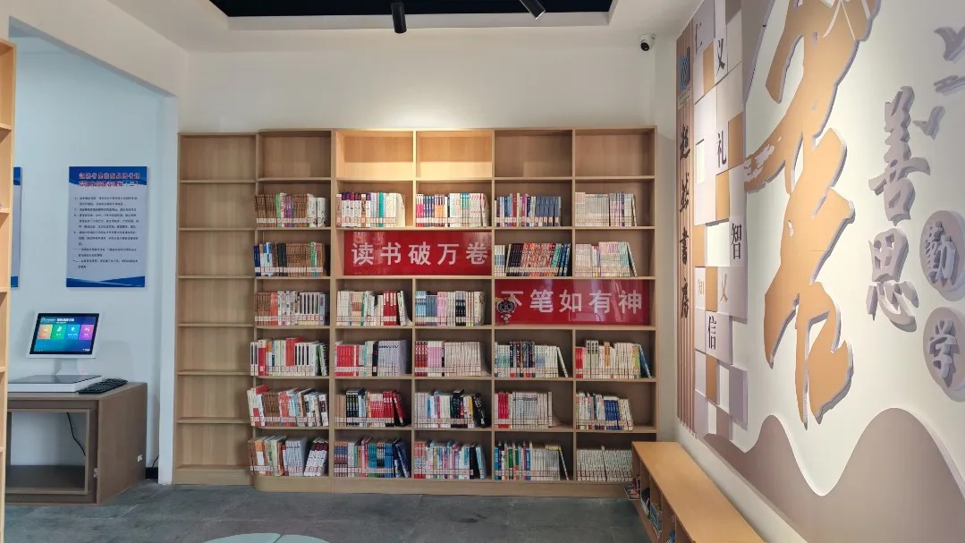 临朐县冶源街道打造超然书房，260㎡阅读空间，5000册藏书等你来探索  第2张