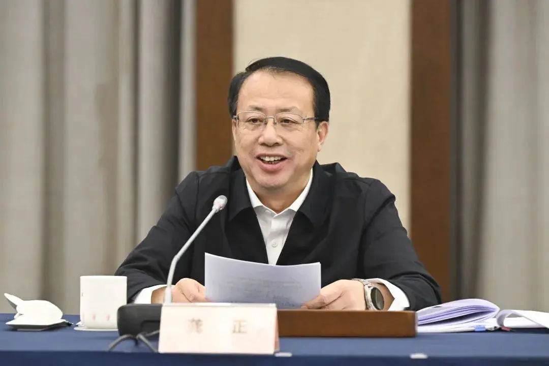 上海市政府2025年工作报告座谈会：基层干部如何助力民生改善与乡村振兴？