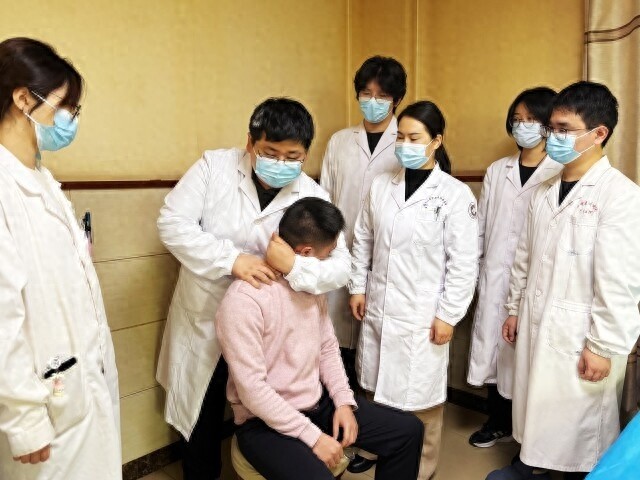 传承百年医术，乔氏正骨手法再现辉煌——长沙市第五批非遗传承人乔寅飞的故事