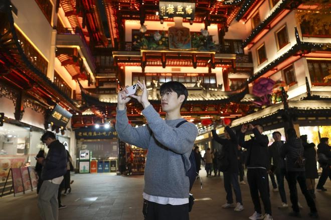 韩国年轻人新潮流：打飞的到上海过周末，日均游客激增400人  第2张