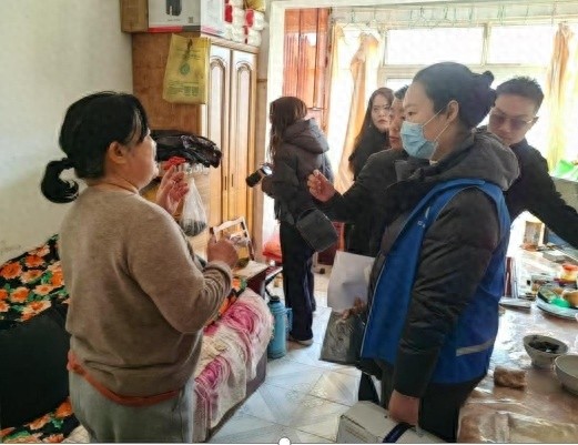 任城区古槐街道吉祥社区网格员与养老爱心企业携手，为残疾人家庭送去温暖与希望