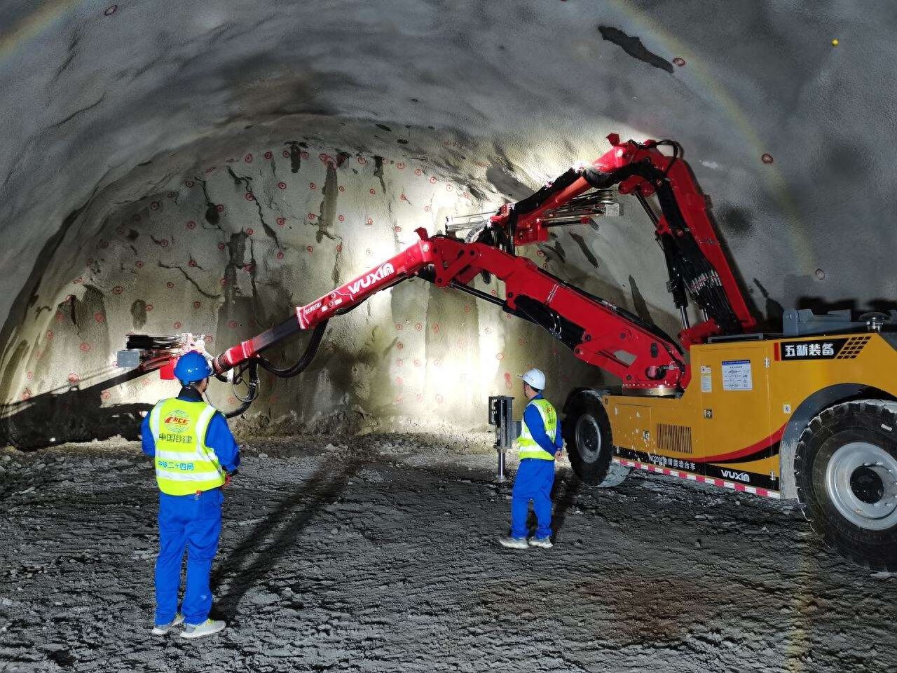 温玉铁路最长隧道李家山隧道贯通，5557.46米挑战施工极限