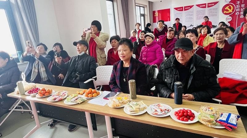 社区居民自排自演喜迎元旦，精彩文艺汇演点燃新年热情  第2张