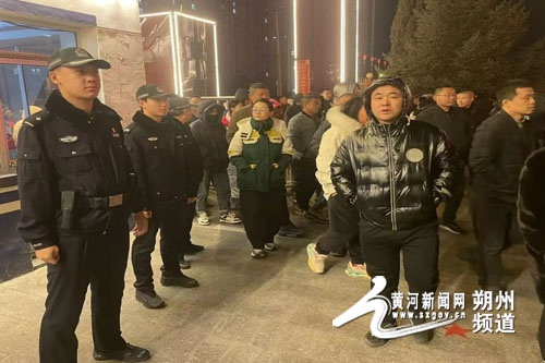 怀仁市公安局云西派出所民警护学岗：为孩子们撑起一片安全的天空  第2张