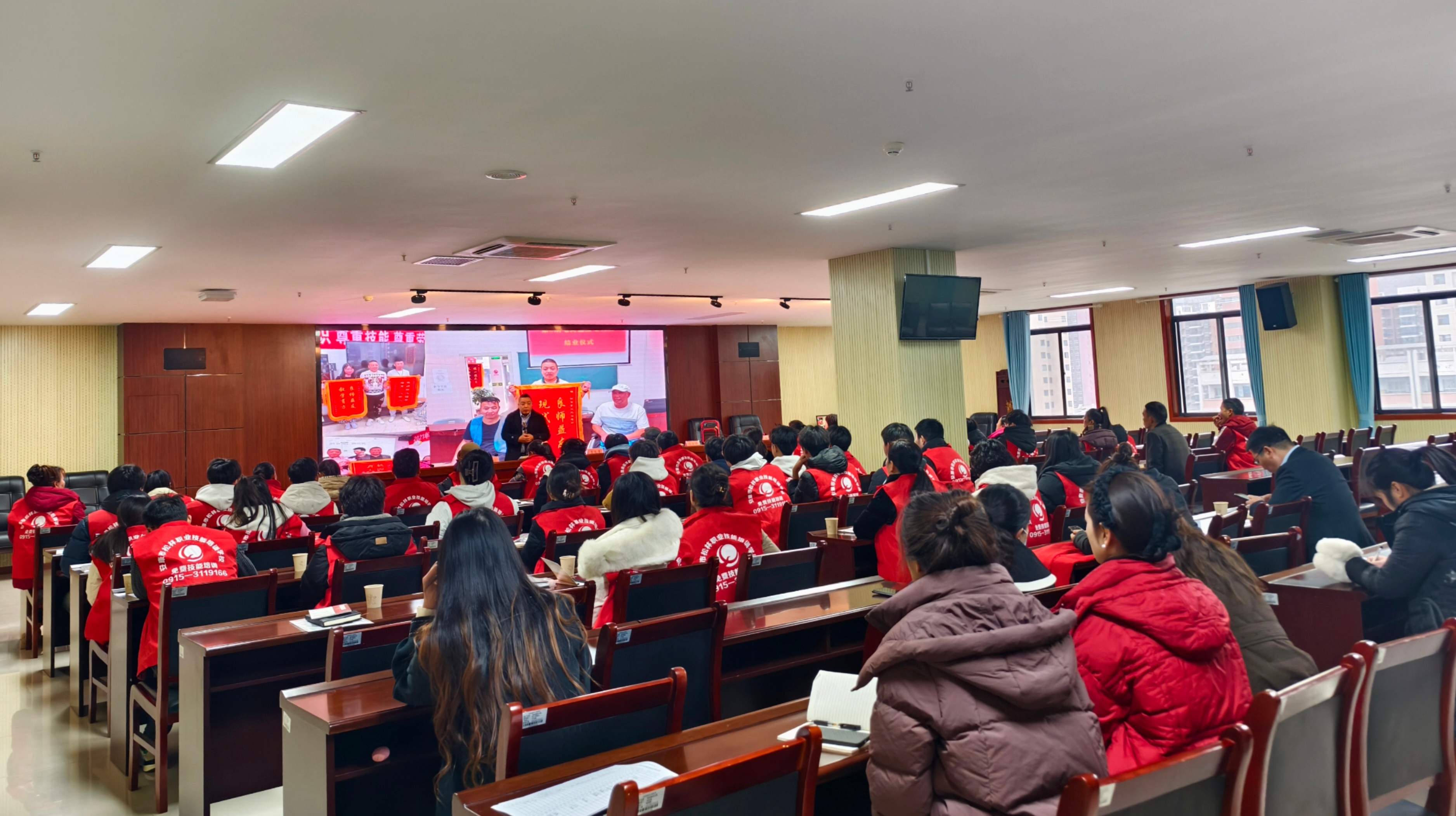 白河县总工会2024年就业帮扶项目培训班：60余人掌握抖音直播带货新技能  第2张