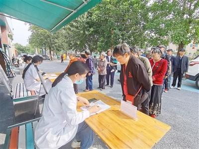 国家卫生健康委发布通知，遂宁医护人员为老人免费体检  第1张