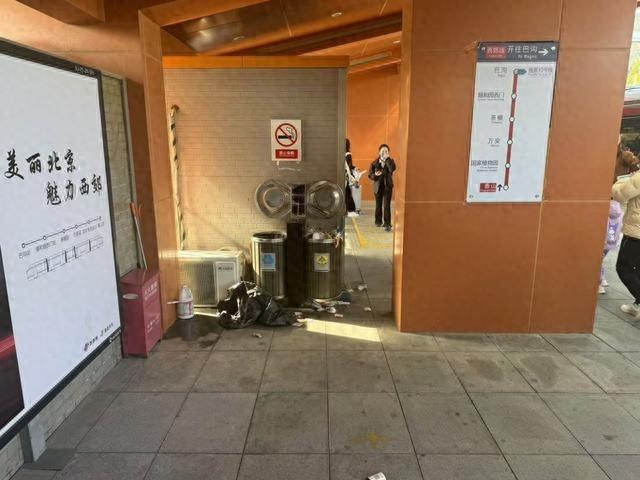 金秋赏红叶，游客乱扔垃圾煞风景，文明出游何时才能实现？