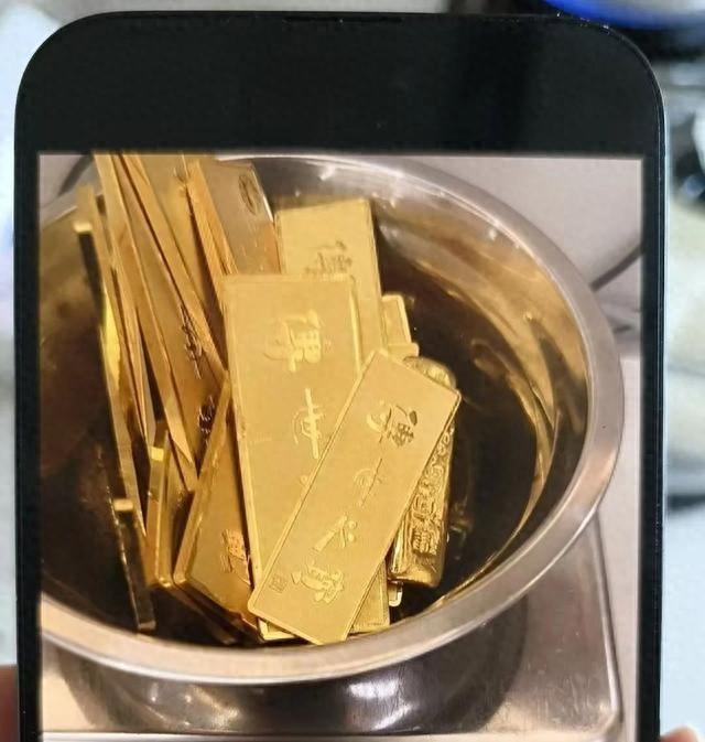 百万黄金竟成骗子提款机？上海大爷深陷冒充公检法骗局