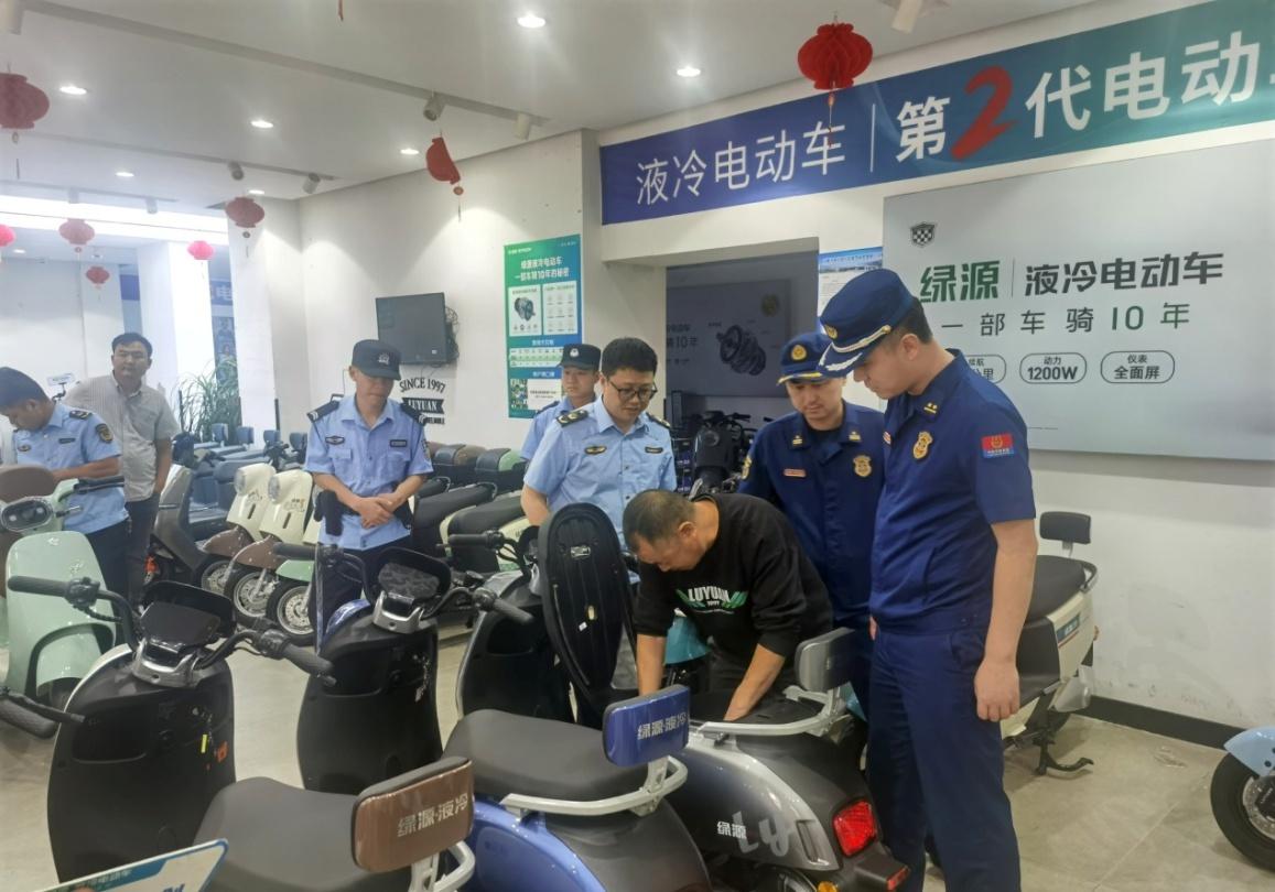 万载县市场监管局多举措整治电动自行车安全隐患，百姓出行更安全  第2张