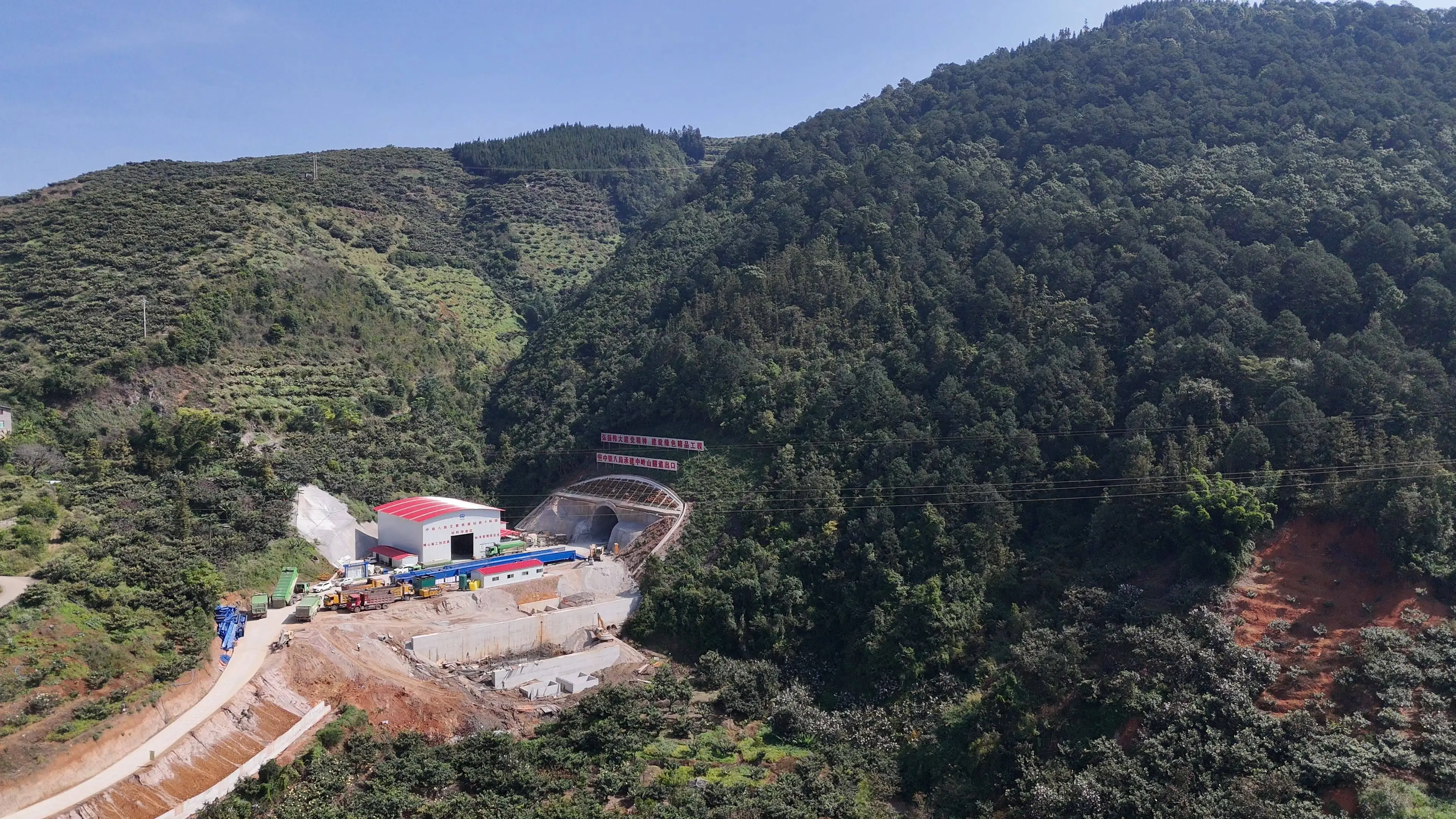 文蒙铁路全面铺开建设序幕，20 个先行施工点稳步推进，大规模建设启动  第1张