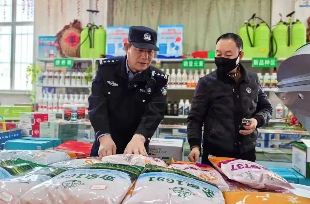 秋收时节，一抹警察蓝为百姓丰收保驾护航，他们是如何做到的？  第2张
