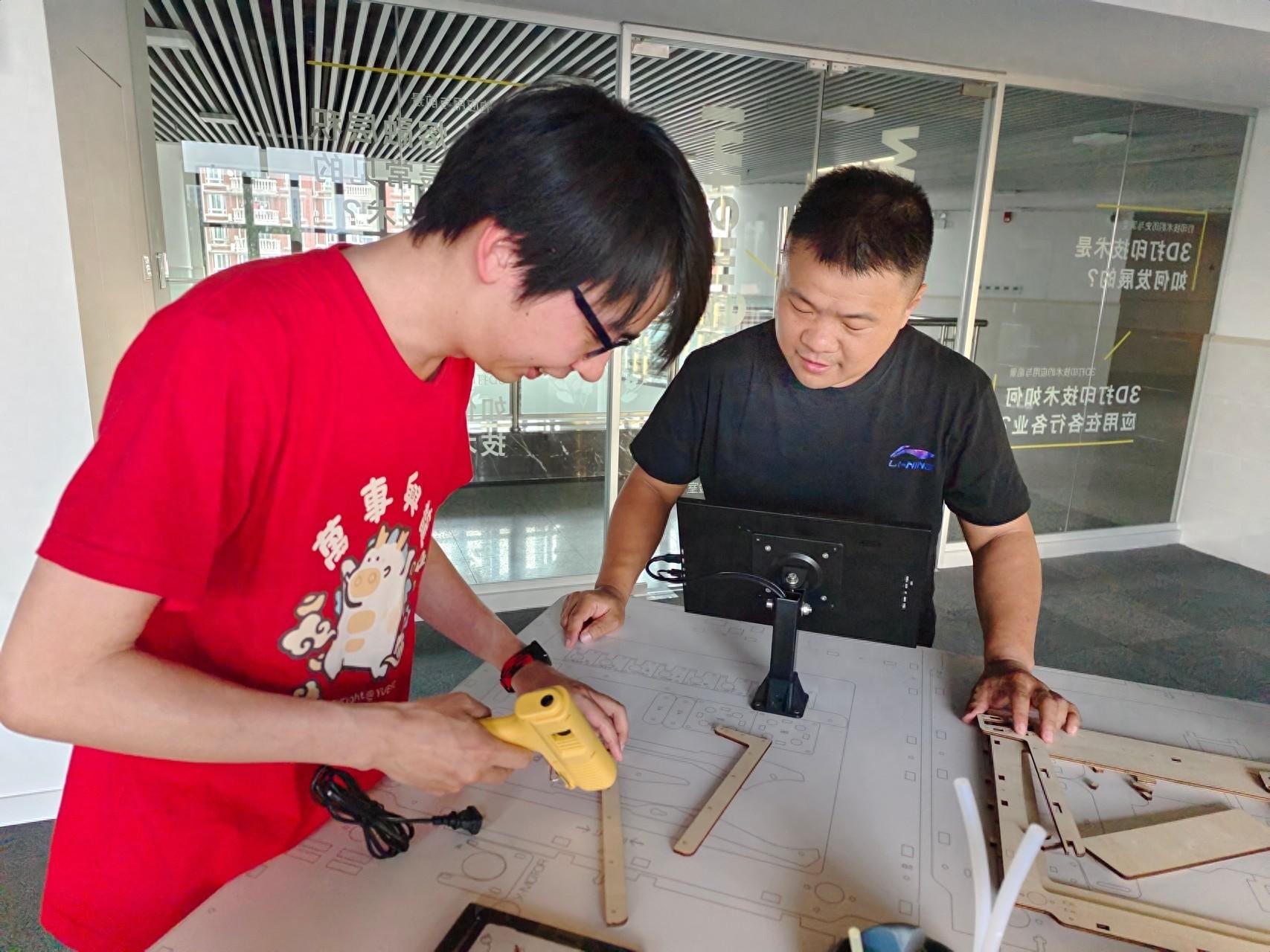 援藏教师曹超：用虚拟实验点亮偏远地区孩子的科学梦想