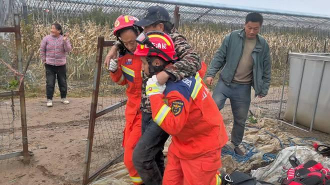 20 分钟紧张救援！60 余岁老人坠井，腰部受伤，潍坊消防成功营救  第2张