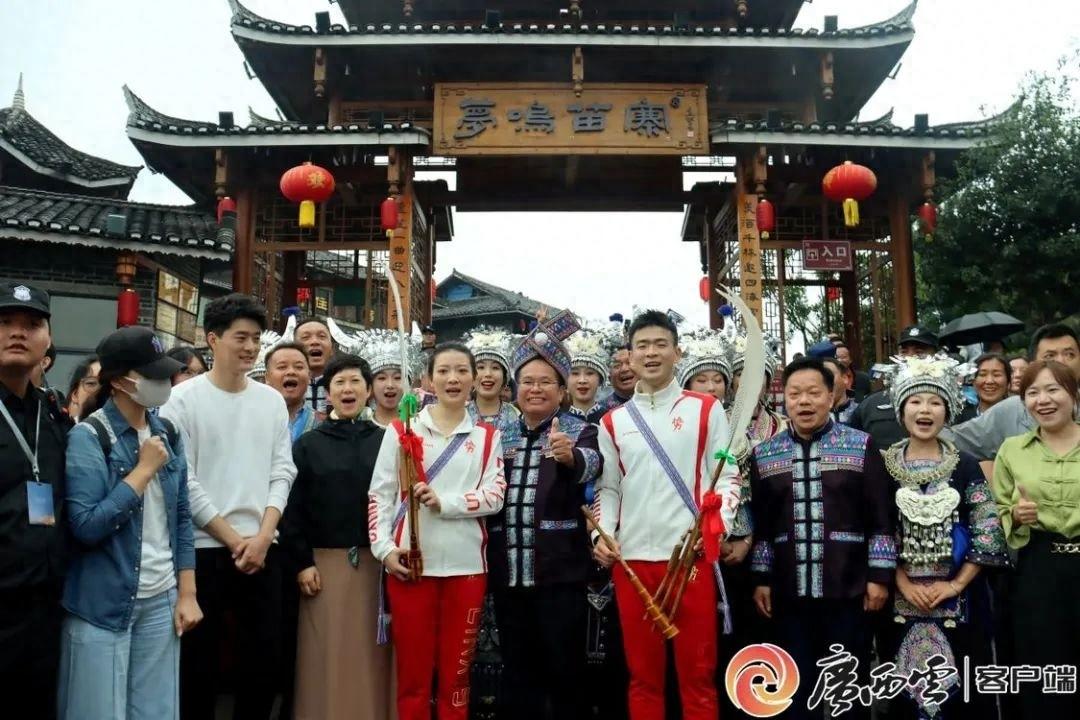 巴黎奥运会羽毛球混双冠军雅思组合，苗山之旅竟如此精彩